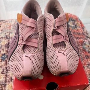 Puma Athletic Shoes SZ 37